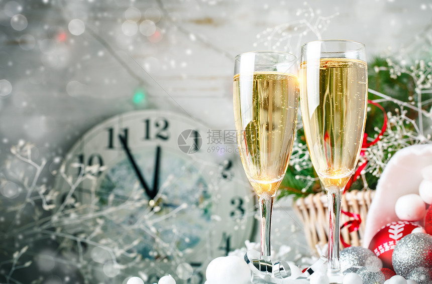 圣诞冬季背景新年玩具和香槟图片