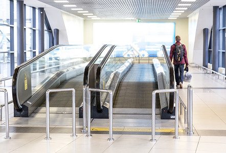机场可移动传送带自动扶梯线图片