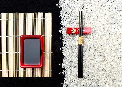 日本菜桌有米饭背景和筷图片