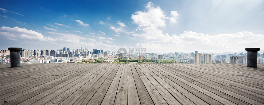 空荡的木地板云天中的杭州市容图片