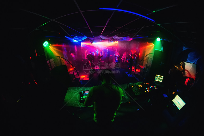 夜俱乐部与DJ混合音乐图片