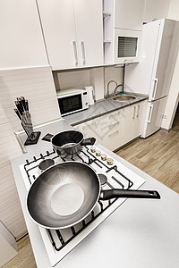 现代黑白厨房带锅和的燃气灶简图片