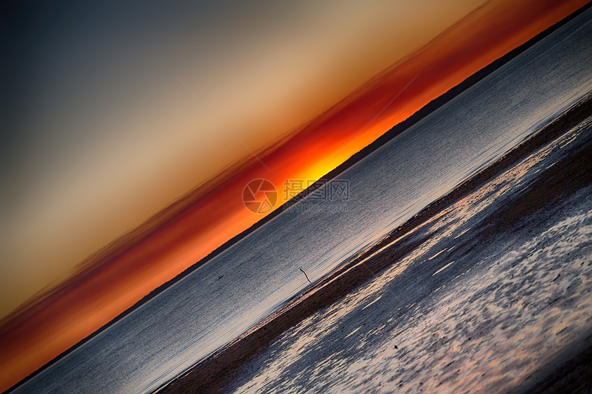 在澳洲海洋的日落就像放松和节假图片