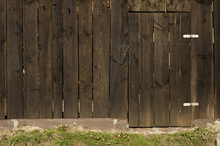 旧木农场村建筑门锁着旧建筑的图片
