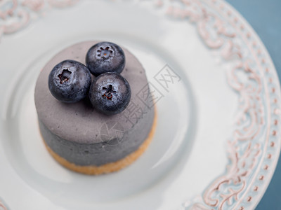 小圆蓝莓芝士蛋糕盘子图片