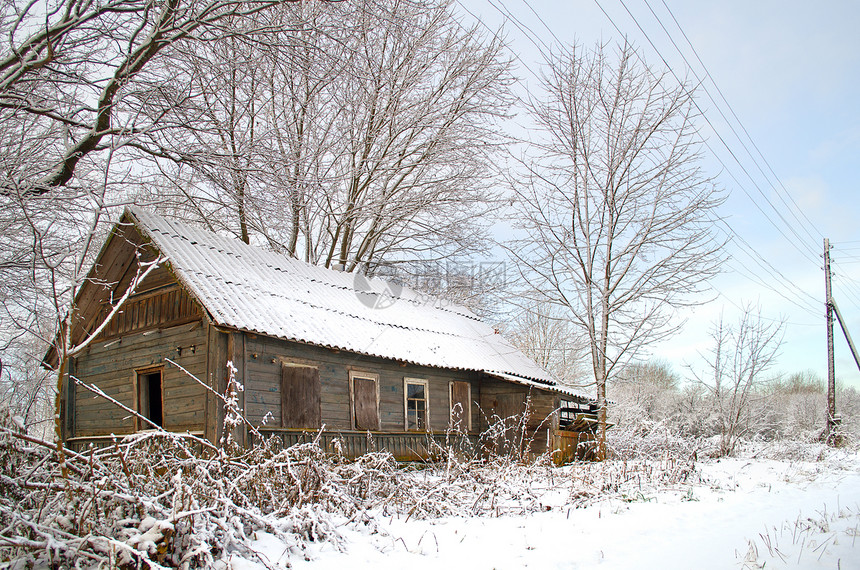 冬天废弃的农舍图片