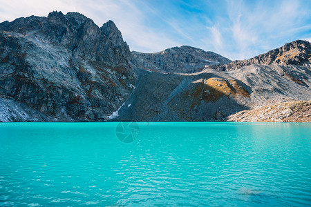 水晶蓝山湖景图片