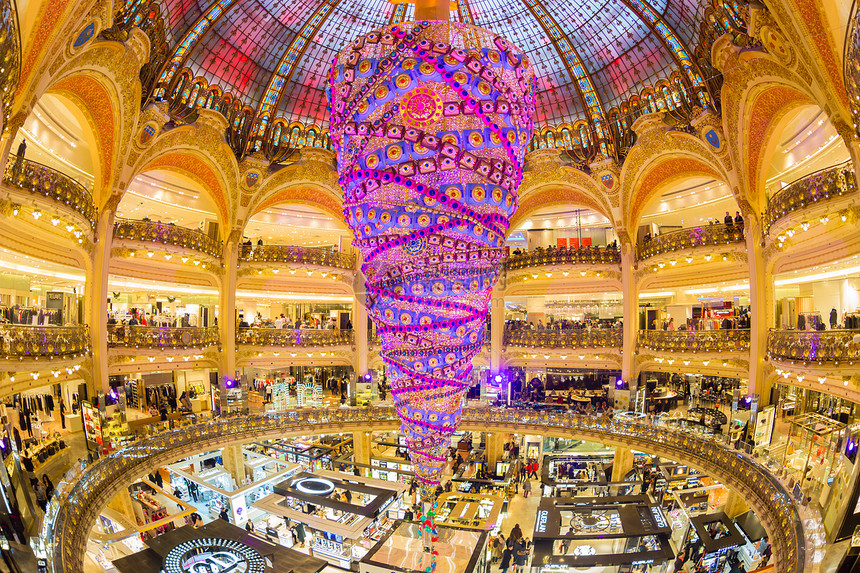 法国巴黎2014年12月1日2014年12月1日在豪斯曼大道著名的GalleriesLafayette百货商店的Swarovsk图片