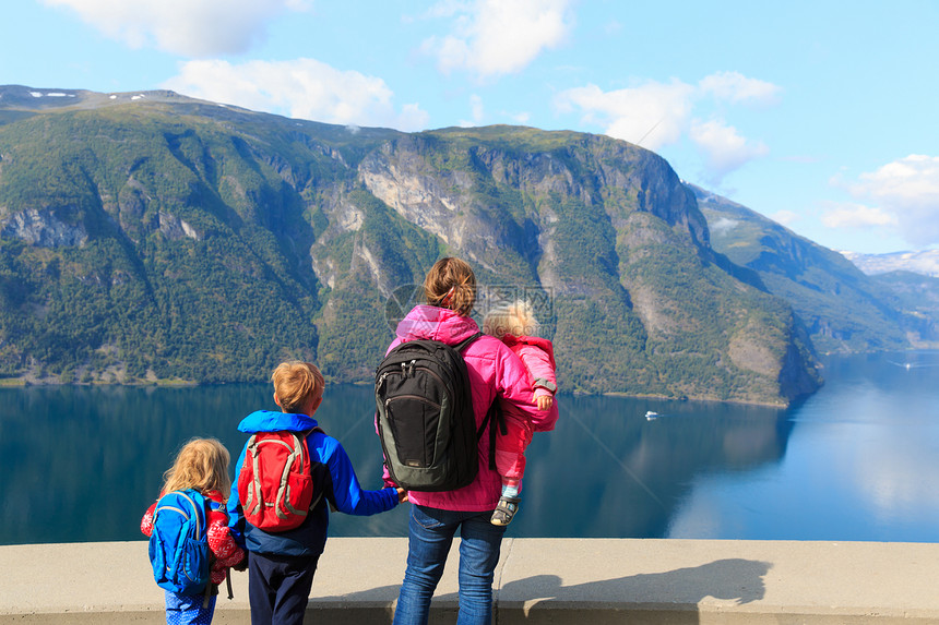 在挪威旅行家庭旅图片