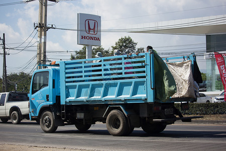 Nongjom分区行政组织的垃圾卡车图片
