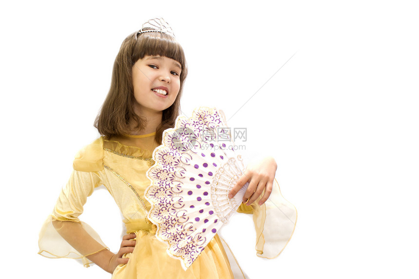 身着漂亮的球袍有风扇的姑娘在白色背景图片