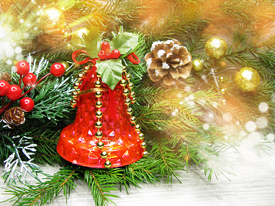 圣诞节装饰在fir树枝背景图片
