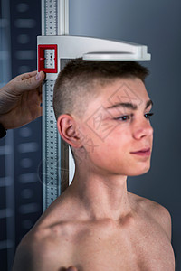 青少年男孩身高物理治疗师测量法重点为图片