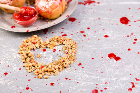 红烤苹果和加果酱的CottageCheese和Granola健康饮食图片