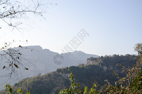 山上房山背景