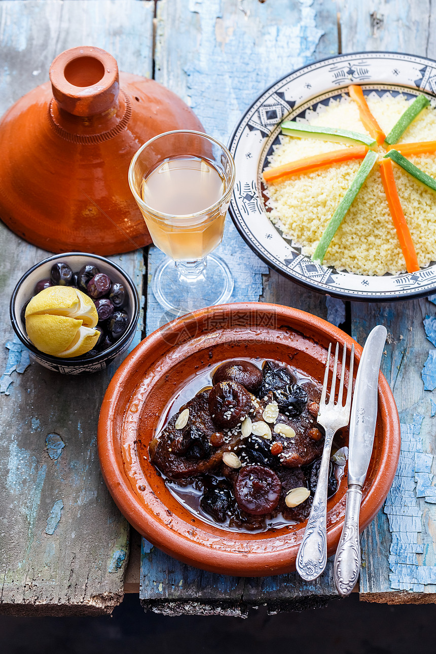 传统摩洛哥菜塔伊尼牛肉豆类图片