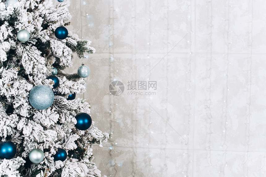 现代圣诞树装饰圣诞节和概图片
