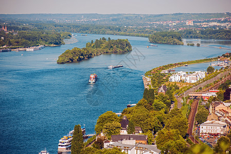 德国莱茵河畔宾根莱茵河景观与城市的一部图片