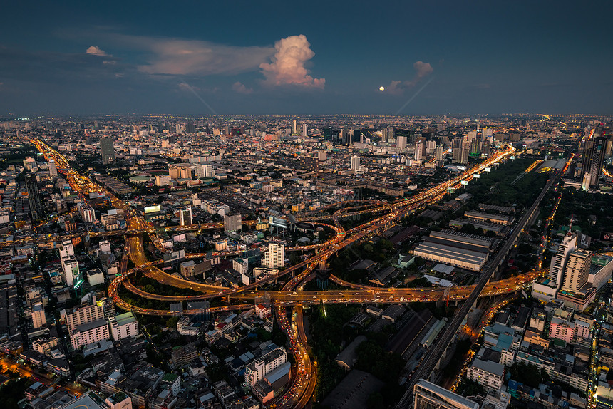 泰国首都的一条主要公路交叉口曼谷市中图片