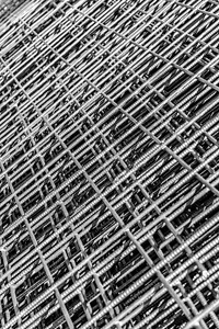 大锅施工现场的钢筋网背景图片