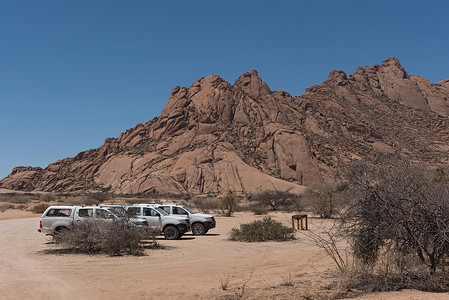纳米比亚Namib沙漠中秃顶花岗岩的Spitz图片