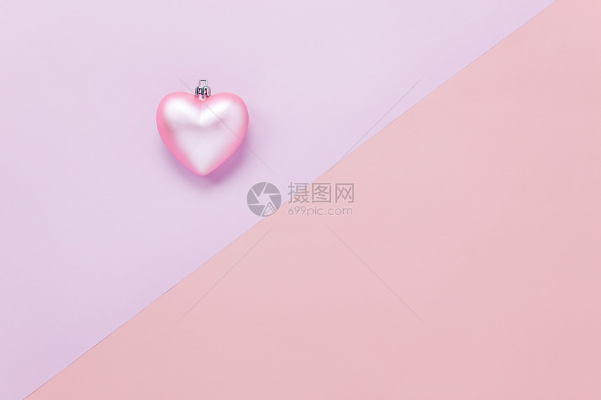 桌面查看标志情人节背景概念的空中图像在家庭办公桌工作室的现代垃圾粉红色壁纸上平躺心形柔和双色调与图片
