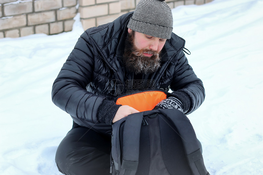 白冰胡子雪冬的男人图片