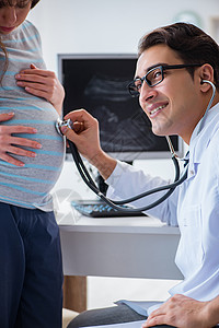 定期检查的孕妇看诊医生对孕妇图片