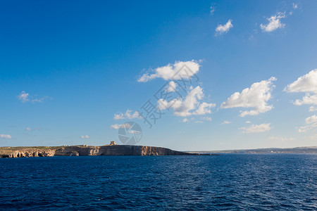 科米诺岛美丽的海景从渡轮到戈佐图片