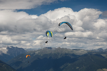 从Kronplatz山顶飞越阿尔卑图片