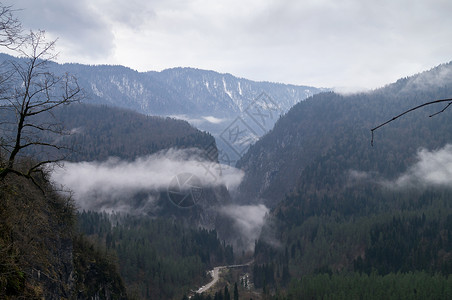 位于阿布哈兹山脉的峡图片