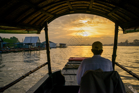 黎明时分越南和老挝湄公河三角洲一带的令人难忘和惊叹的游船远行有趣的旅游背景图片