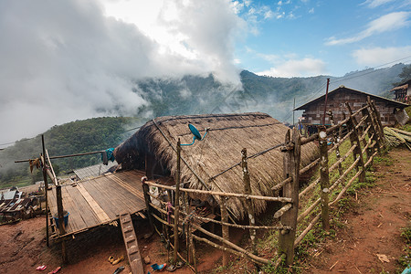 泰国乡村的乡村小屋高清图片