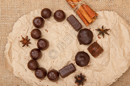巧克力罐头长方形和圆形图片