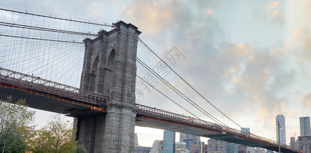 布鲁克林桥和下城曼哈顿图片