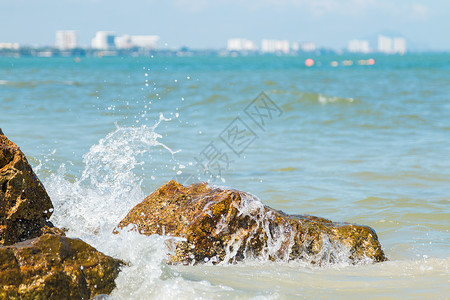 海滩背景上的软海浪图片