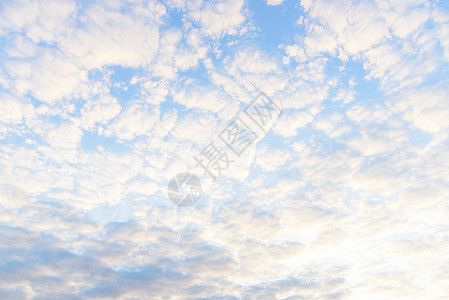 清晨蓝天白云图片