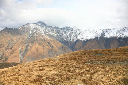 Kazbek山是高加索地区主要山脉之一图片