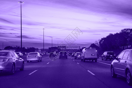 夜间紫外线交通图片