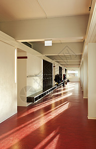 现代公立学校走廊红楼图片