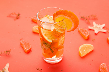 橙色水果鸡尾酒图片