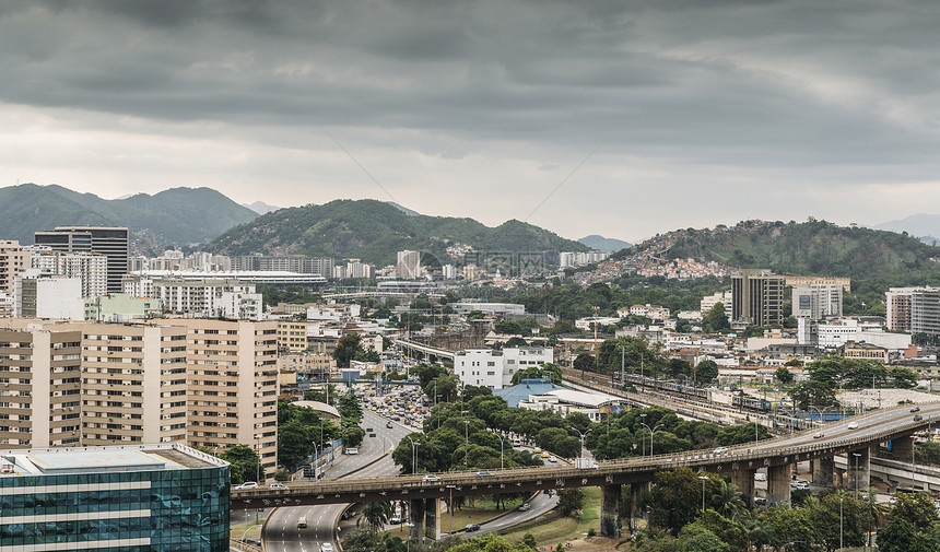 在巴西里约热内卢的繁忙高速公路交叉口图片