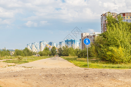 夏天走近房子的路图片