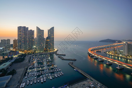 位于南韩釜山的游艇码头在光alliHaendee区的釜图片