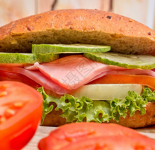 汉堡奶酪三明治和火腿芝士三明治的番图片