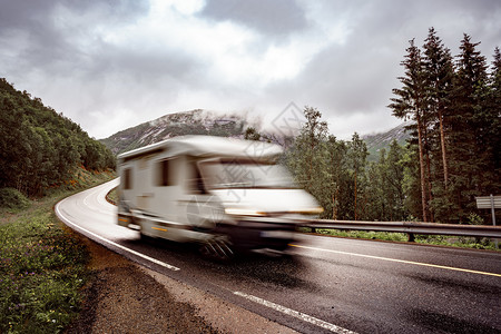 VR汽车在高速公路上行驶旅图片
