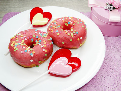 爱情人节日的巧克力甜圈用心棒图片