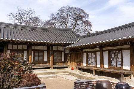 位于韩国南部庆州Gyodong村的gyongju传统庄园中富贵的c背景图片