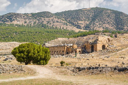 土耳其Denizli省Pamukkale附近古代希拉波利斯废图片