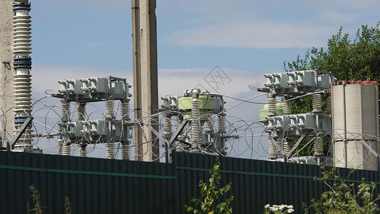 鸟瞰图发电厂变电站电缆和电线高压变电站中的电力变压器高图片